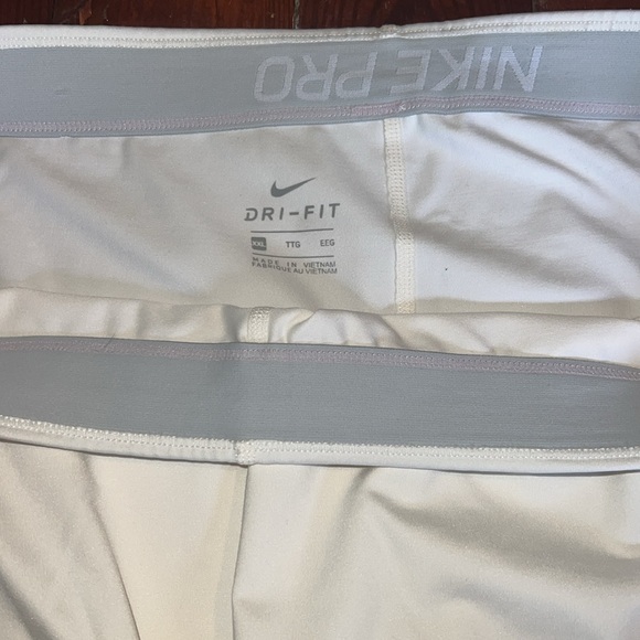 Nike Pros - Picture 5 of 5